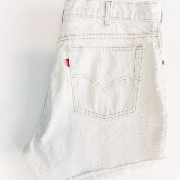 Vintage Levi's Faded Denim Shorts - Picture 5 of 10